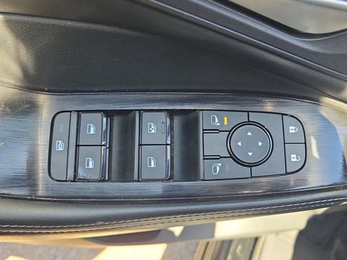 Certified 2025 Nissan Rogue SV FWD image 23