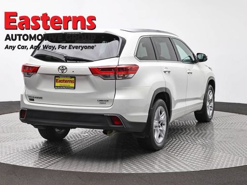 Used 2017 Toyota Highlander Limited Platinum AWD/4WD image 5