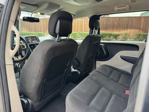 Used 2017 Dodge Grand Caravan SE w/ Power Window Group image 28