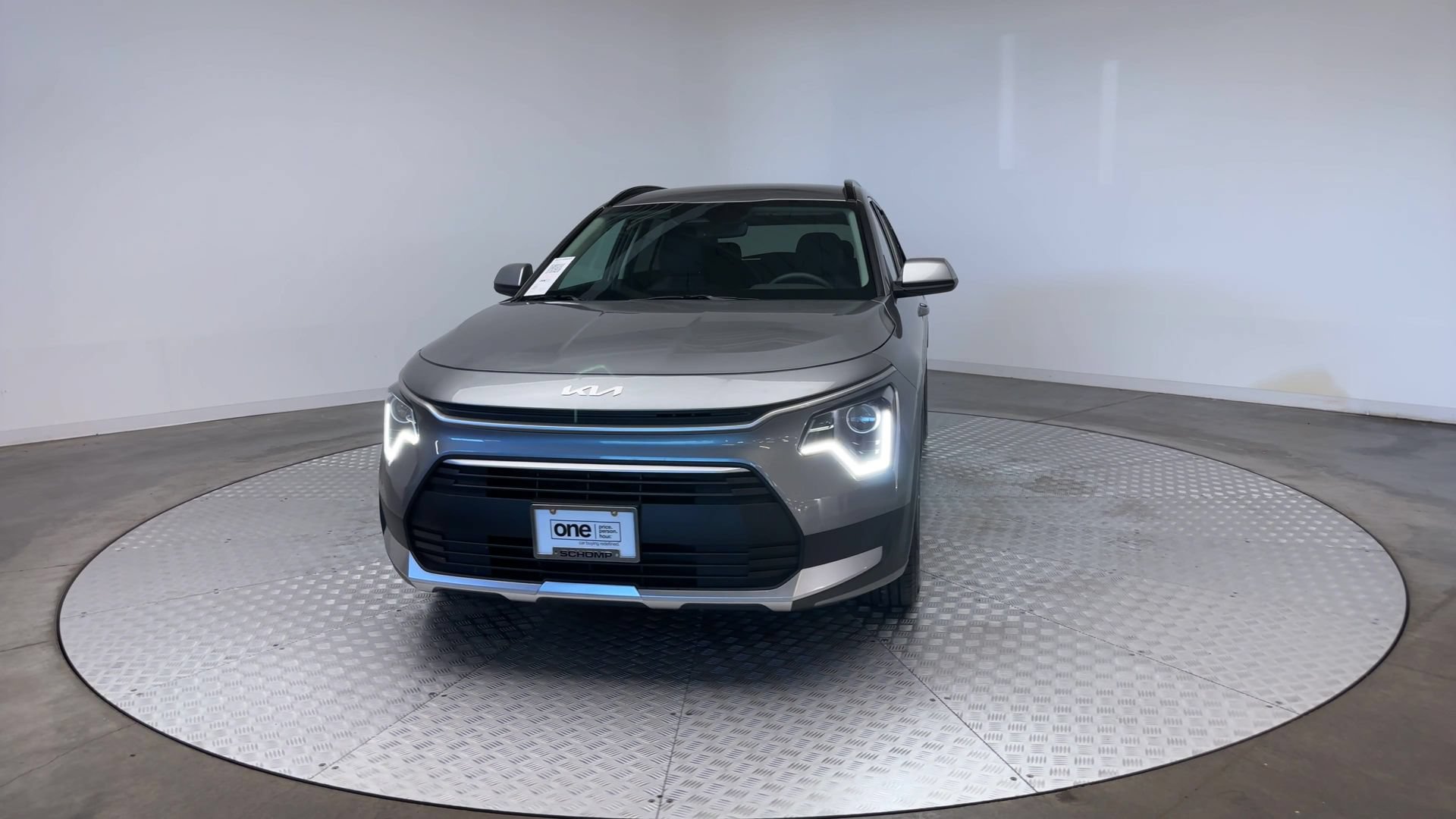 Used 2024 Kia Niro LX FWD image 3