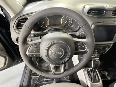 Used 2022 Jeep Renegade Latitude AWD/4WD image 11