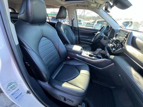 Used 2021 Toyota Highlander XLE image 29