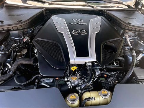 Used 2017 INFINITI Q60 Red Sport 400 image 30