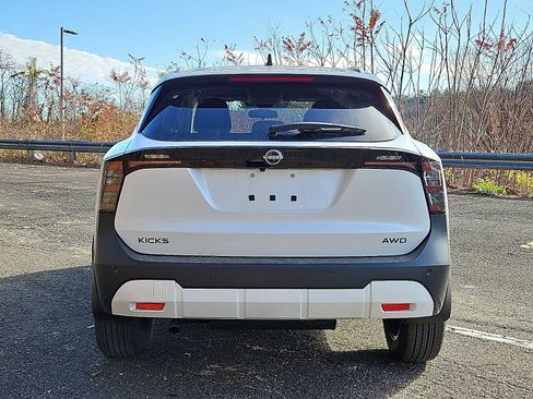 New 2026 Nissan Kicks SV image 5