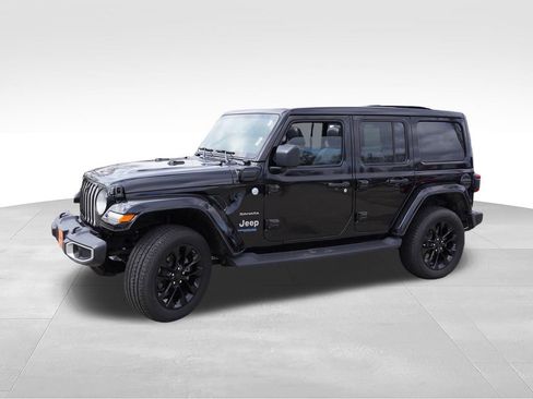 Certified 2021 Jeep Wrangler Unlimited Sahara w/ Cold Weather Group AWD/4WD image 11