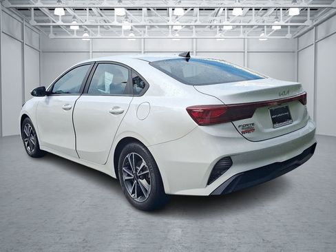 Used 2023 Kia Forte LXS w/ LXS Technology Package FWD image 9