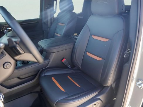 Used 2025 GMC Sierra 1500 AT4 w/ AT4 Premium Package image 10