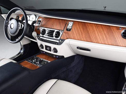 Used 2016 Rolls-Royce Dawn image 28