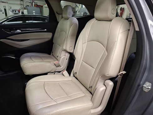 Used 2018 Buick Enclave Essence AWD/4WD image 7
