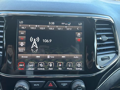 Used 2020 Jeep Grand Cherokee Trailhawk w/ Premium Lighting Group AWD/4WD image 16