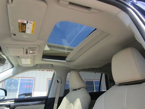 Used 2020 Toyota Highlander Limited image 24