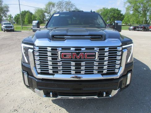 New 2026 GMC Sierra 3500 Denali w/ Denali Reserve Package AWD/4WD image 12