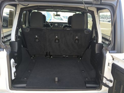 Used 2018 Jeep Wrangler Unlimited Sport S image 37