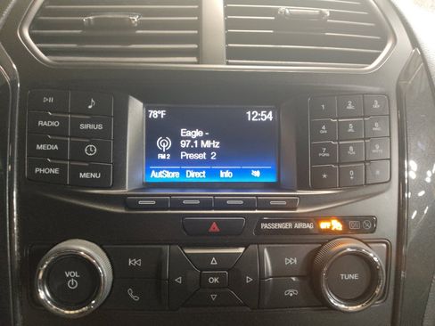 Used 2019 Ford Explorer XLT AWD/4WD image 25