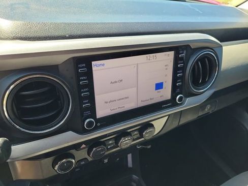 Used 2021 Toyota Tacoma SR5 AWD/4WD image 18