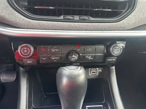Used 2024 Jeep Compass Latitude AWD/4WD image 16