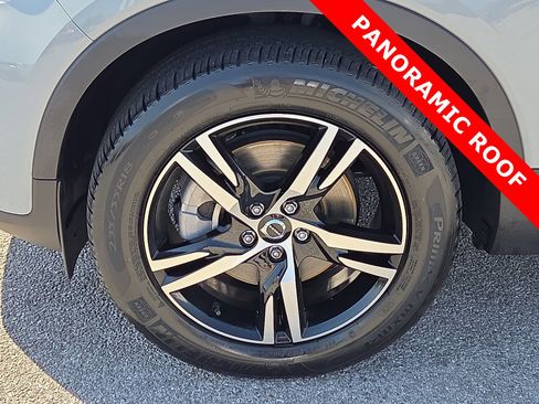 Used 2024 Volvo XC40 B5 Core AWD/4WD image 7