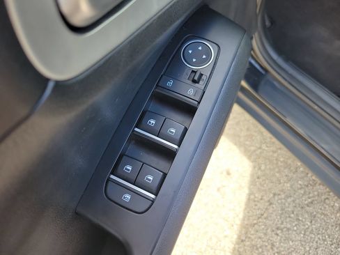 Used 2025 Kia Soul LX w/ LX Technology Package FWD image 12