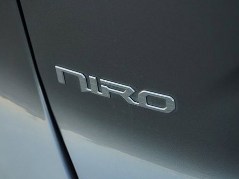 Used 2023 Kia Niro EX image 11