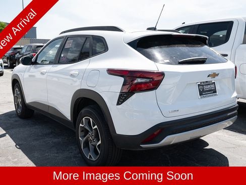 Used 2026 Chevrolet Trax LT FWD image 5