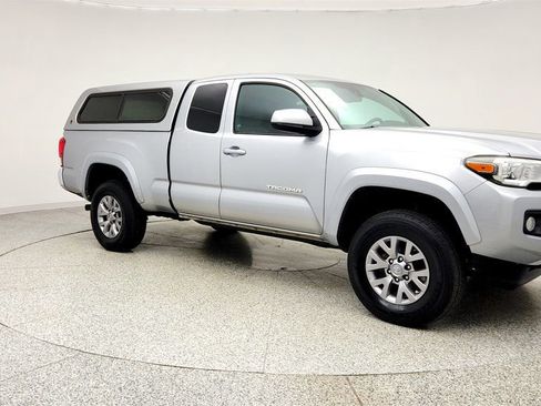 Used 2018 Toyota Tacoma SR5 RWD image 3