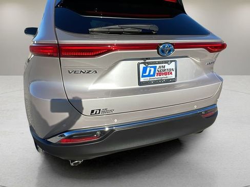 Used 2024 Toyota Venza Limited AWD/4WD image 12