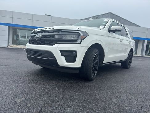 Used 2023 Ford Expedition Limited RWD image 6