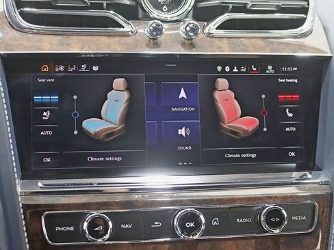 Used 2022 Bentley Bentayga image 27