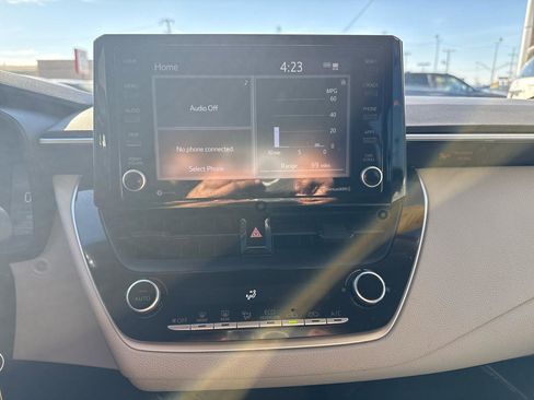 Used 2022 Toyota Corolla LE image 18