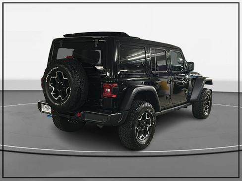 Used 2022 Jeep Wrangler Unlimited Rubicon 4xe w/ Cold Weather Group AWD/4WD image 4