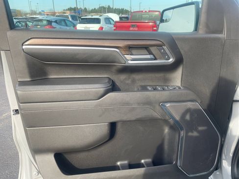 Used 2024 Chevrolet Silverado 1500 LT image 17