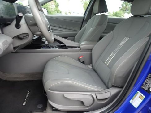 Used 2023 Hyundai Elantra SEL w/ Convenience Package FWD image 7