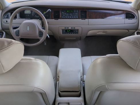 Used 2000 Lincoln Town Car Signature RWD image 14