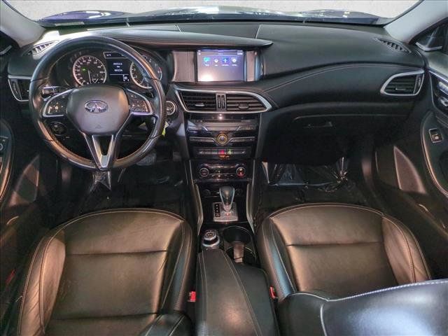 Used 2017 INFINITI QX30 Premium FWD image 16