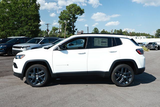 New 2026 Jeep Compass Latitude AWD/4WD image 9