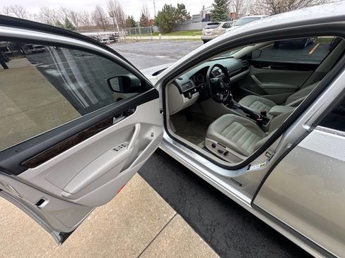 Used 2014 Volkswagen Passat TDI SEL Premium image 12