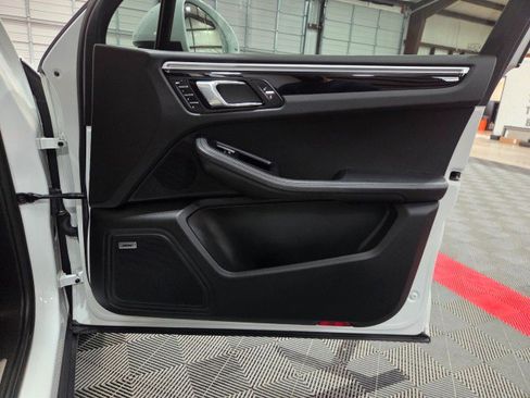 Used 2016 Porsche Macan S image 35