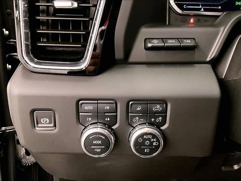 Used 2025 GMC Sierra 2500 Denali Ultimate w/ Max Trailering Package AWD/4WD image 40