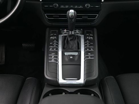 Used 2021 Porsche Macan S image 10