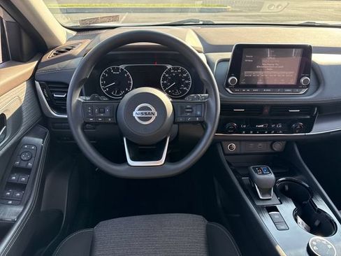 Used 2021 Nissan Rogue SV AWD/4WD image 18