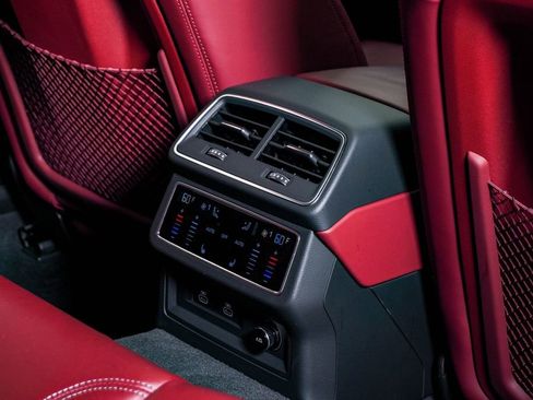 Used 2024 Audi S6 Premium Plus w/ Premium Plus Package image 18