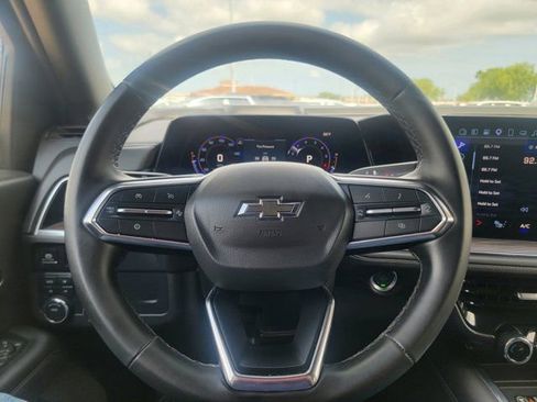 Used 2025 Chevrolet Suburban Z71 AWD/4WD image 19