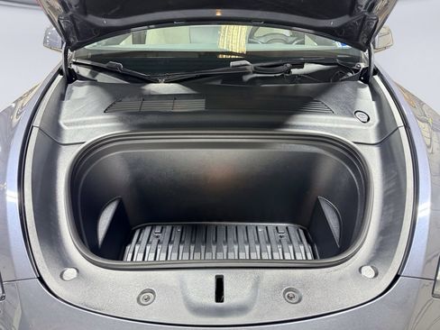 Used 2021 Tesla Model Y Long Range image 23