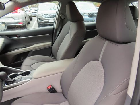 Used 2023 Toyota Camry LE image 28