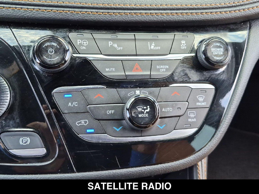 Used 2023 Chrysler Pacifica Pinnacle FWD image 24