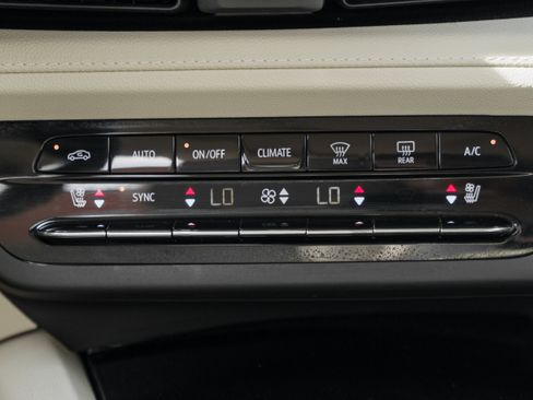 Used 2023 Buick Envision Avenir AWD/4WD image 12