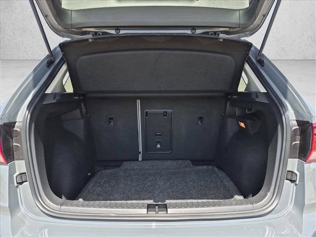 Used 2022 Volkswagen Taos SE FWD image 6
