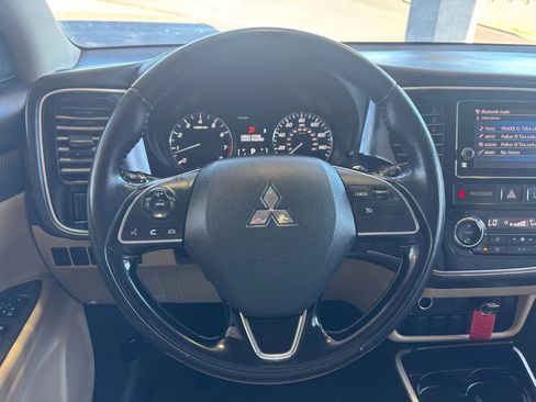 Used 2017 Mitsubishi Outlander SE image 10