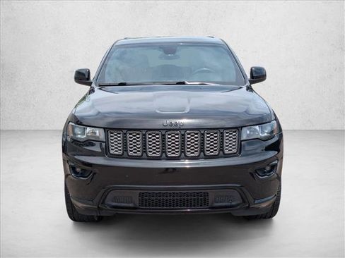 Used 2017 Jeep Grand Cherokee Altitude AWD/4WD image 2