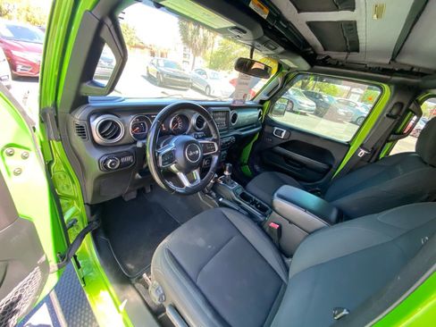 Used 2020 Jeep Wrangler Unlimited Sahara image 29